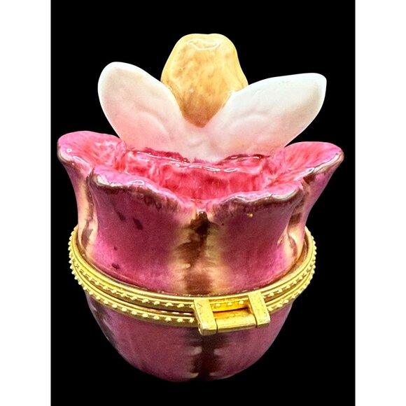 VIntage Hand-Painted Ceramic Flower Fairy Trinket Box Gold Tone Flower Clasp - Picture 3 of 6